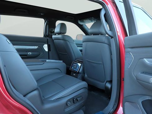 New 2024 VinFast VF 9 Plus AWD/4WD image 23
