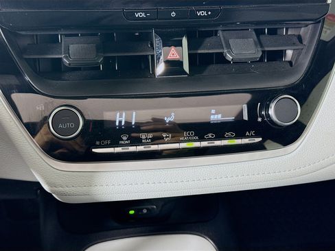 Certified 2025 Toyota Corolla SE image 17