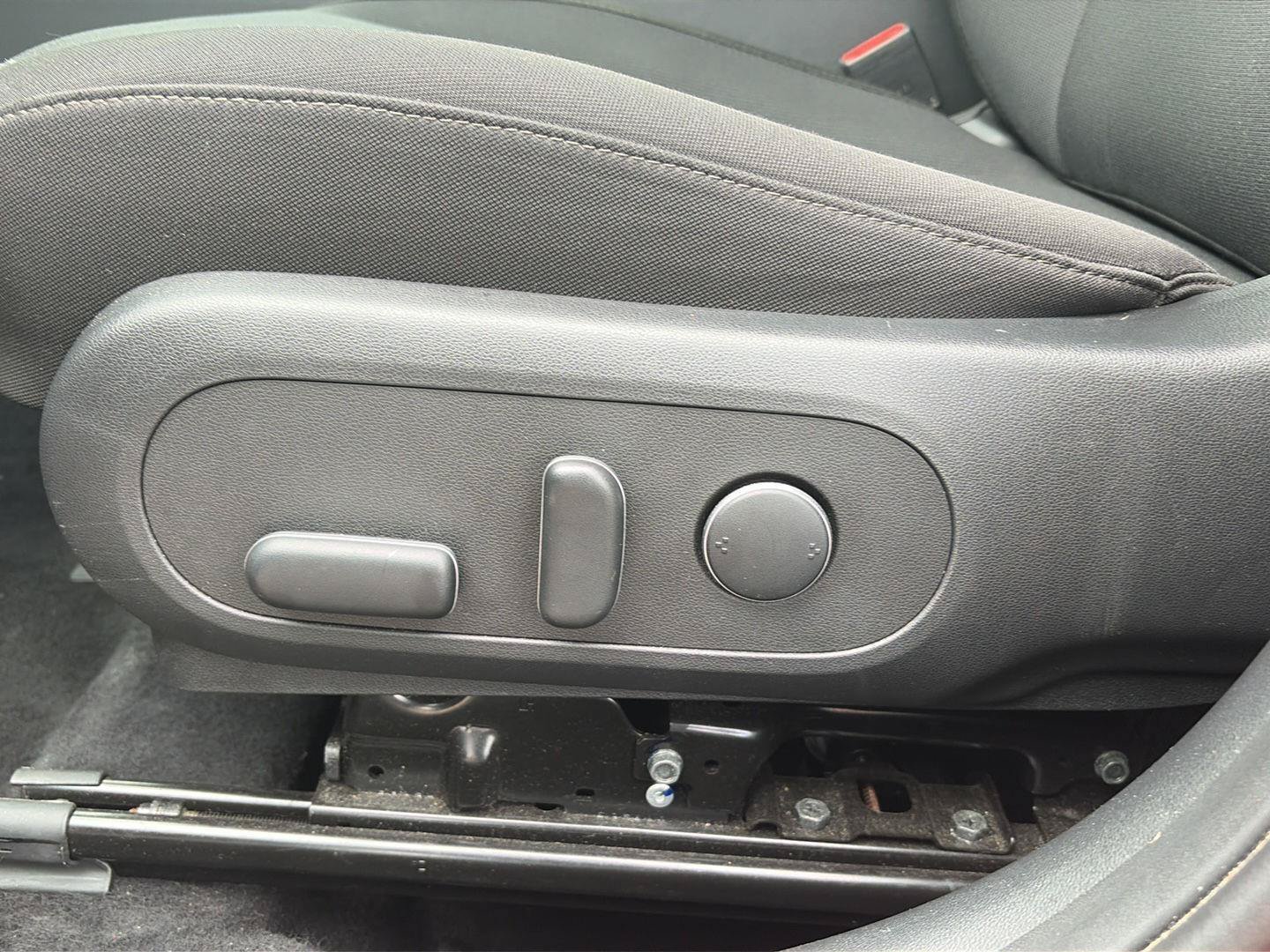 Used 2025 Hyundai Kona SEL FWD image 20