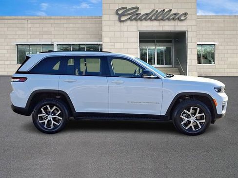 Used 2024 Jeep Grand Cherokee Limited image 8