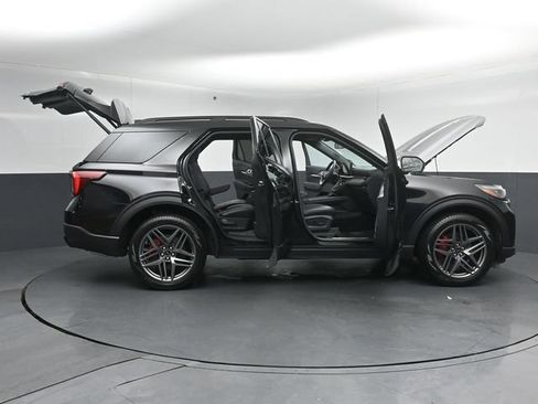 Certified 2025 Ford Explorer ST-Line w/ Premium Package AWD/4WD image 62