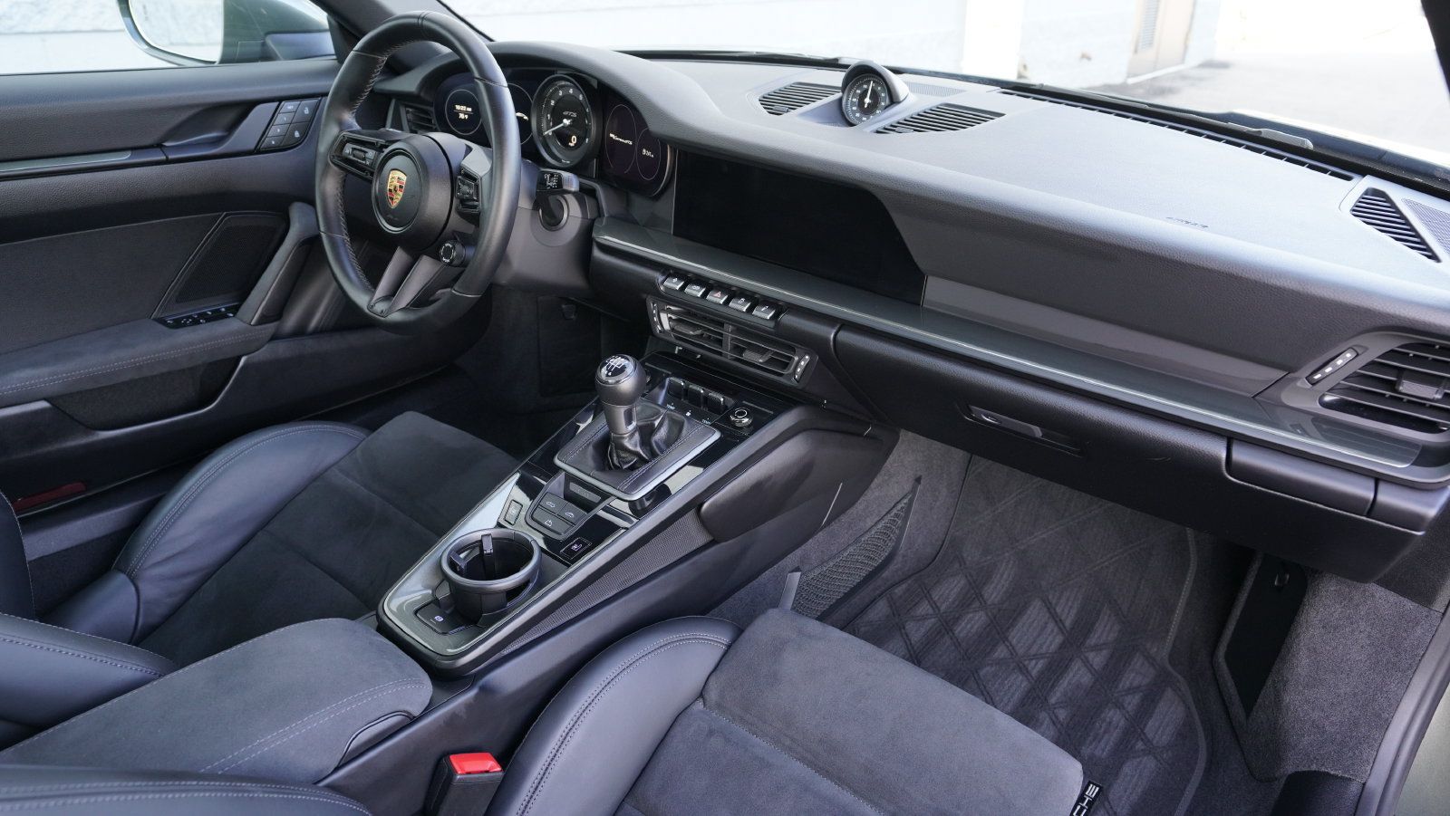 Used 2023 Porsche 911 Carrera GTS RWD image 2