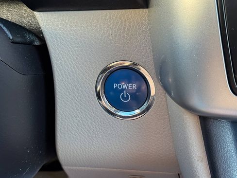 Used 2019 Toyota Highlander LE w/ Carpet Mat Package (TMS) AWD/4WD image 30