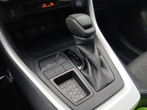 Used 2024 Toyota RAV4 XLE w/ Convenience Package image 20