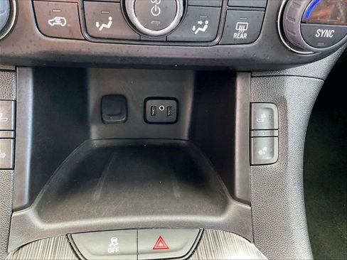 Used 2018 GMC Acadia SLT AWD/4WD image 25