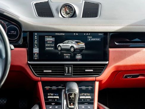 Used 2020 Porsche Cayenne image 20
