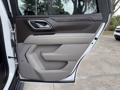 Used 2021 Chevrolet Tahoe LT w/ LT Signature Package image 24