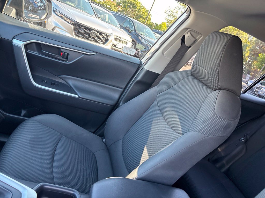 Used 2019 Toyota RAV4 LE w/ Carpet Mat Package FWD image 15