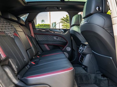 Used 2023 Bentley Bentayga Speed image 21