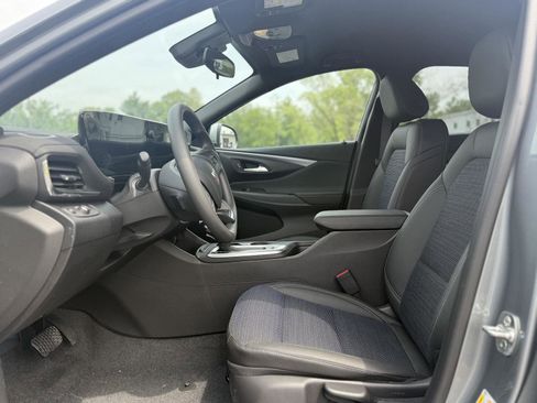 New 2025 Buick Envista Preferred image 7