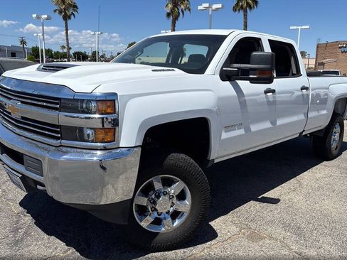 Used 2018 Chevrolet Silverado 2500 W/T w/ WT Convenience Package AWD/4WD image 2
