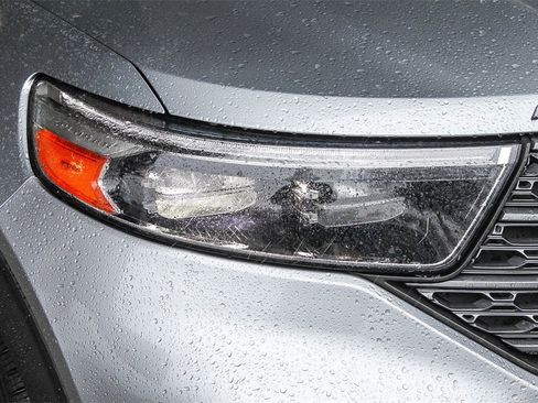 Used 2023 Ford Explorer XLT w/ Equipment Group 202A image 4