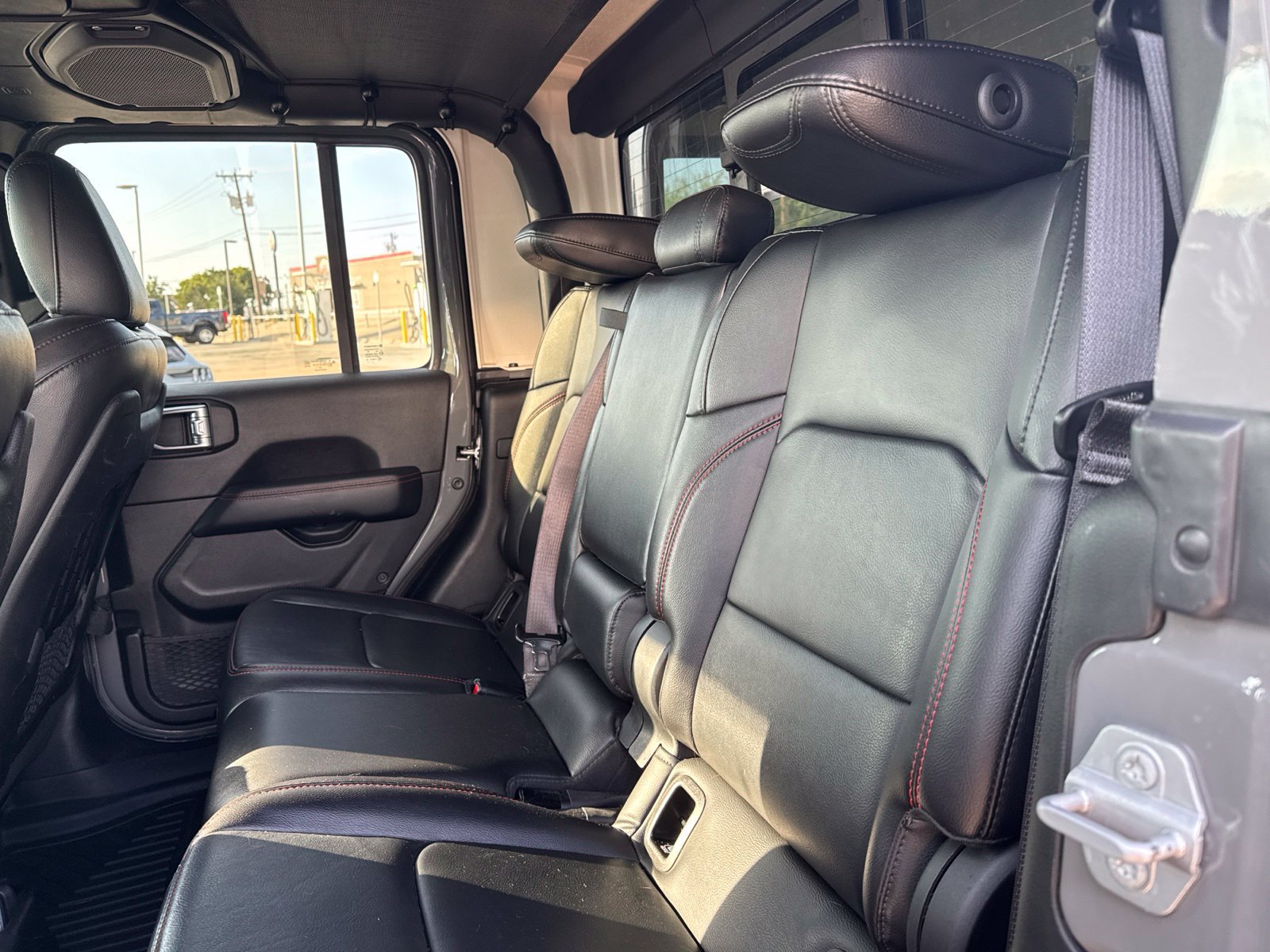Used 2021 Jeep Gladiator Rubicon AWD/4WD image 11