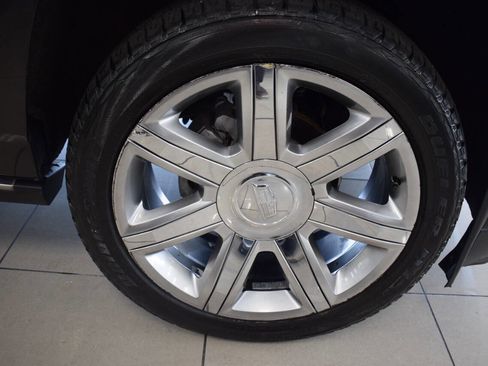 Used 2018 Cadillac Escalade Premium Luxury image 11
