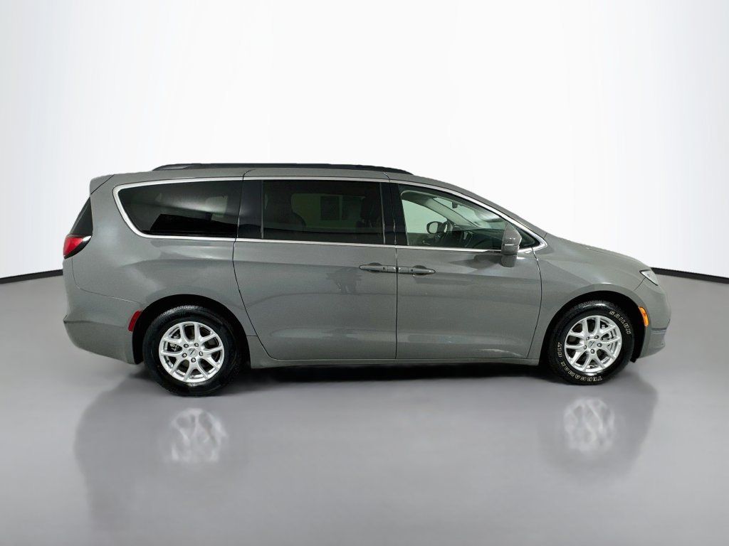 Used 2022 Chrysler Pacifica Touring-L FWD image 8