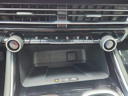 Used 2026 Chevrolet Traverse High Country w/ LPO, Floor Liner Package FWD image 22