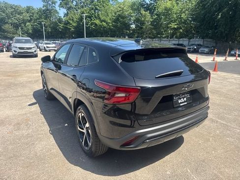 Used 2025 Chevrolet Trax RS FWD image 3