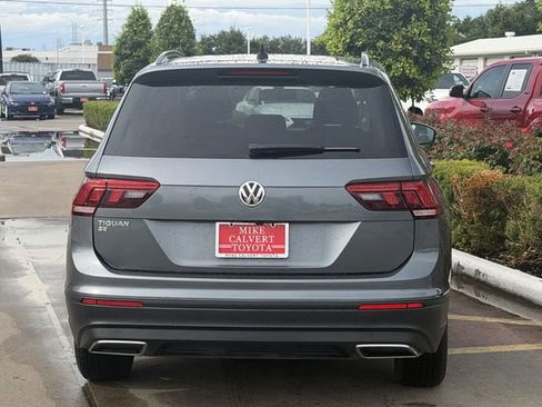 Used 2019 Volkswagen Tiguan SE w/ Panoramic Sunroof Package FWD image 6