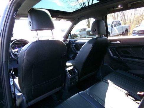 Used 2023 Volkswagen Tiguan SE R-Line image 16