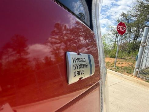 Used 2015 Toyota Prius Two image 6