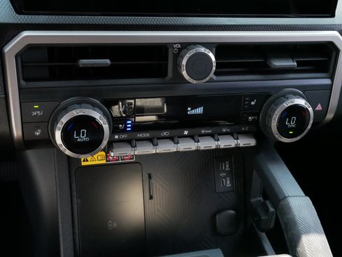 Used 2025 Toyota 4Runner Limited AWD/4WD image 7