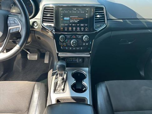 Used 2019 Jeep Grand Cherokee Altitude image 25