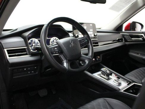 Used 2025 Mitsubishi Outlander SEL image 6