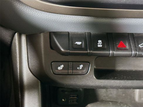 Used 2022 Chevrolet Colorado Z71 AWD/4WD image 14