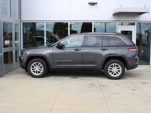 Used 2023 Jeep Grand Cherokee Laredo X AWD/4WD image 5