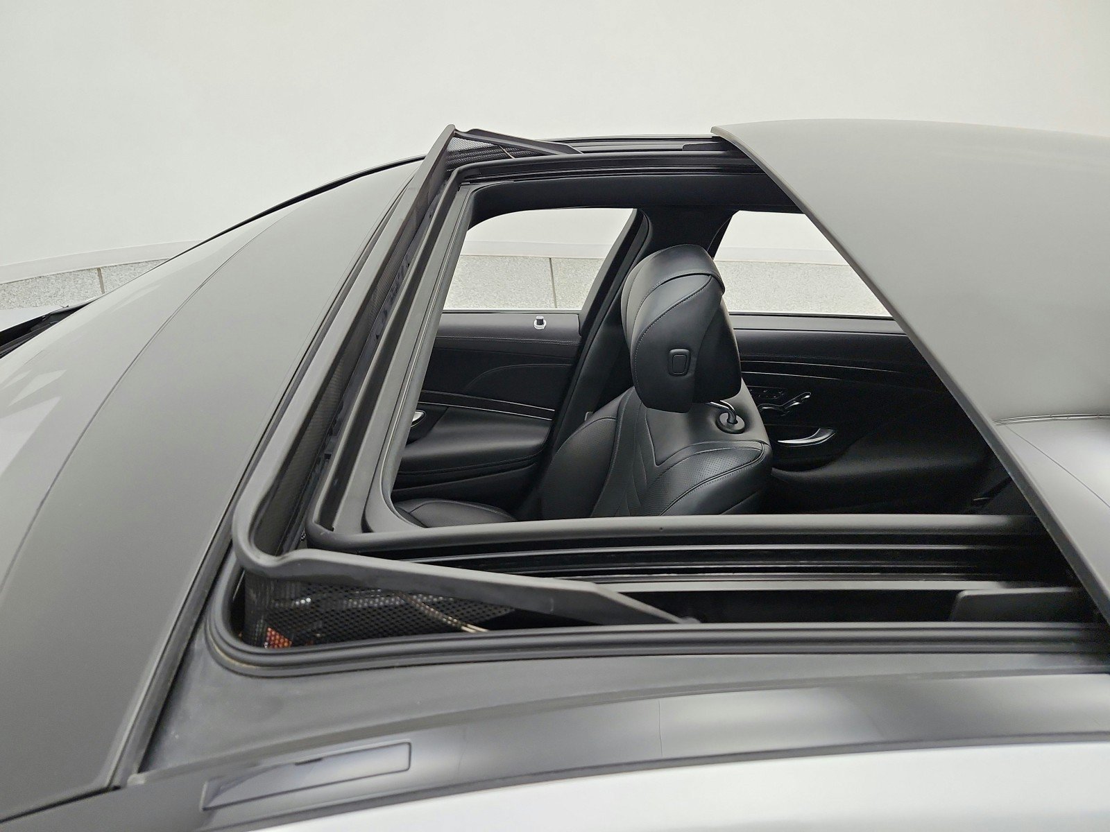 Used 2018 Mercedes-Benz S 560 Sedan image 16
