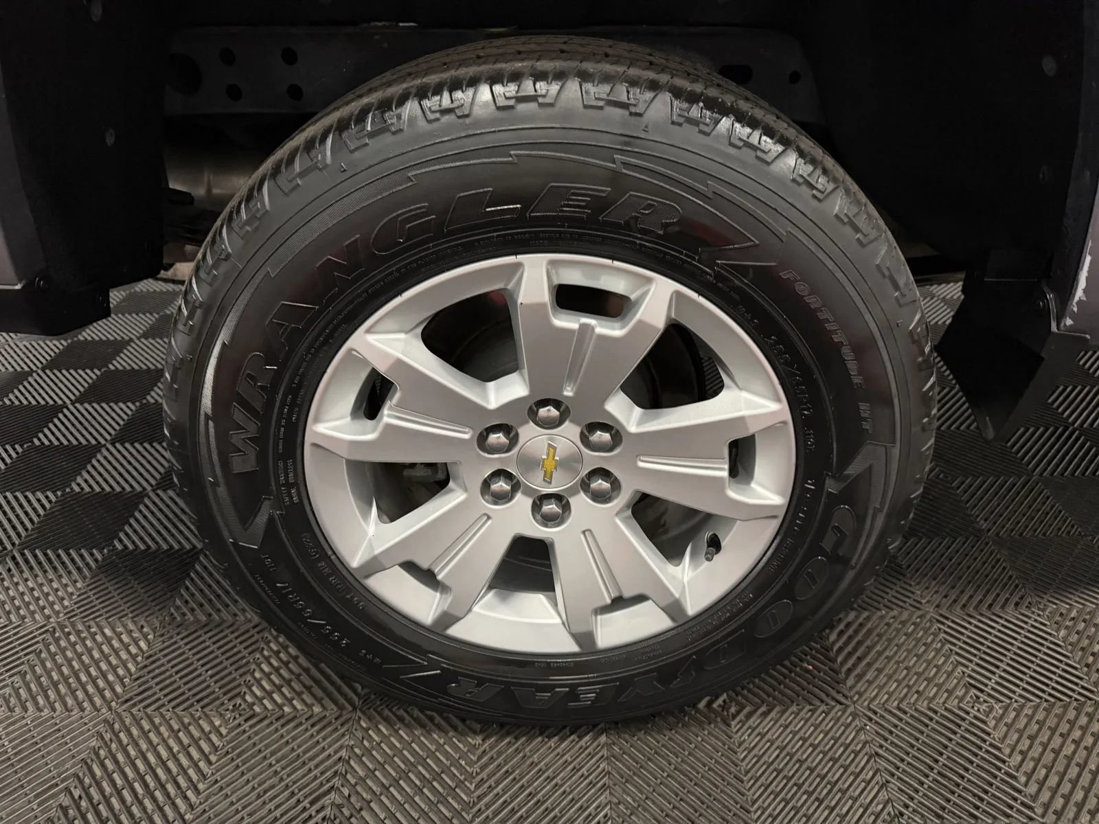 Used 2022 Chevrolet Colorado LT w/ Fleet Safety Package RWD image 18