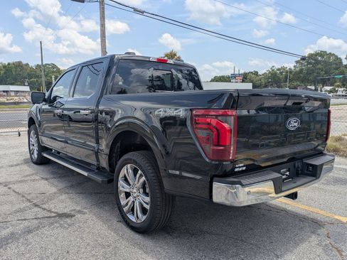 Used 2025 Ford F150 Lariat w/ Equipment Group 502A High AWD/4WD image 6