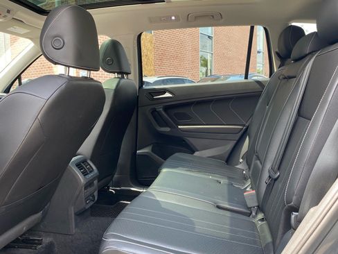 Certified 2023 Volkswagen Tiguan SE w/ Panoramic Sunroof Package AWD/4WD image 16