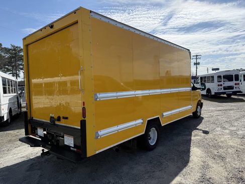 Used 2021 GMC Savana 3500 Extended w/ Power Convenience Package image 2