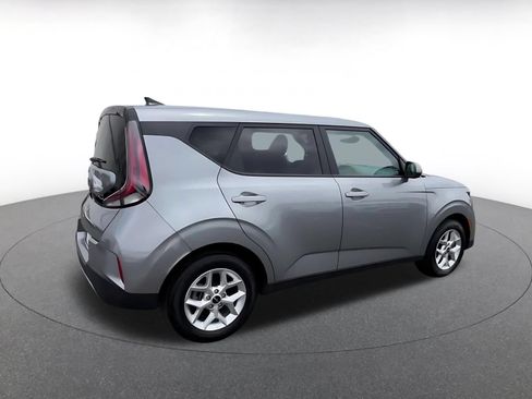 Used 2025 Kia Soul LX w/ LX Technology Package FWD image 13