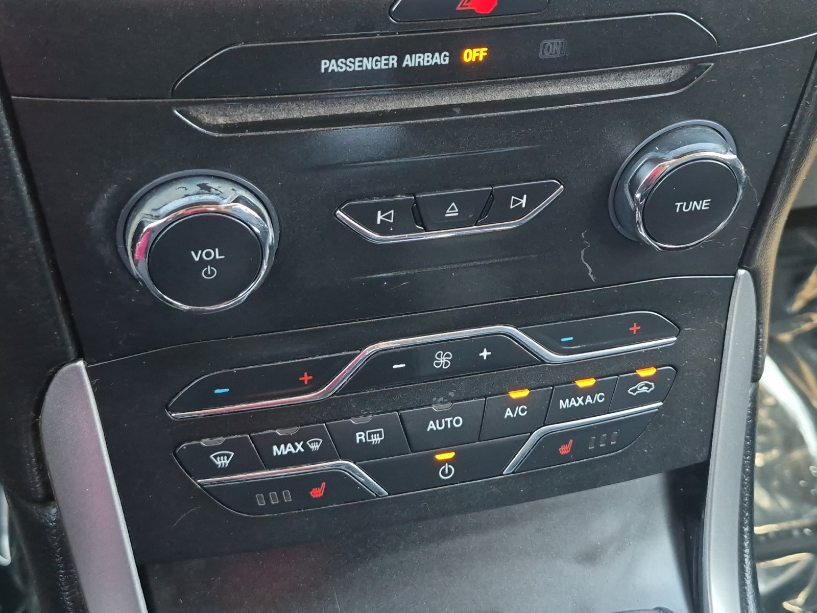 Used 2018 Ford Edge SEL w/ Equipment Group 201A FWD image 18