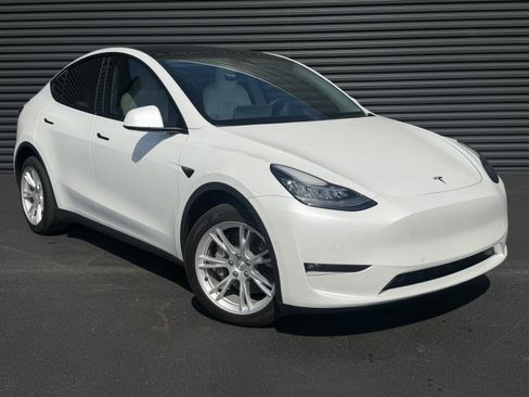 Used 2022 Tesla Model Y Long Range AWD/4WD image 8