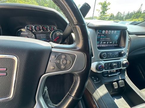Used 2018 GMC Yukon XL SLT w/ Open Road Package RWD image 16