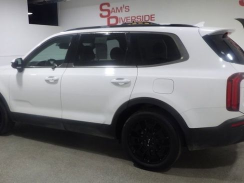 Used 2022 Kia Telluride EX w/ EX Premium Package AWD/4WD image 2