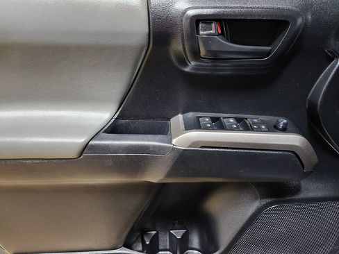 Used 2022 Toyota Tacoma SR5 RWD image 37