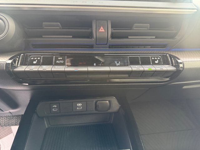 Used 2026 Toyota Prius XLE AWD/4WD image 17