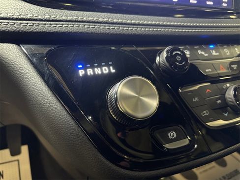 Used 2022 Chrysler Pacifica Touring-L w/ Uconnect Theater Family Group image 21