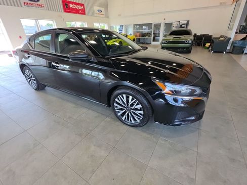 Used 2025 Nissan Altima 2.5 SV FWD image 5