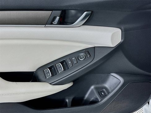 Used 2018 Honda Accord LX image 17