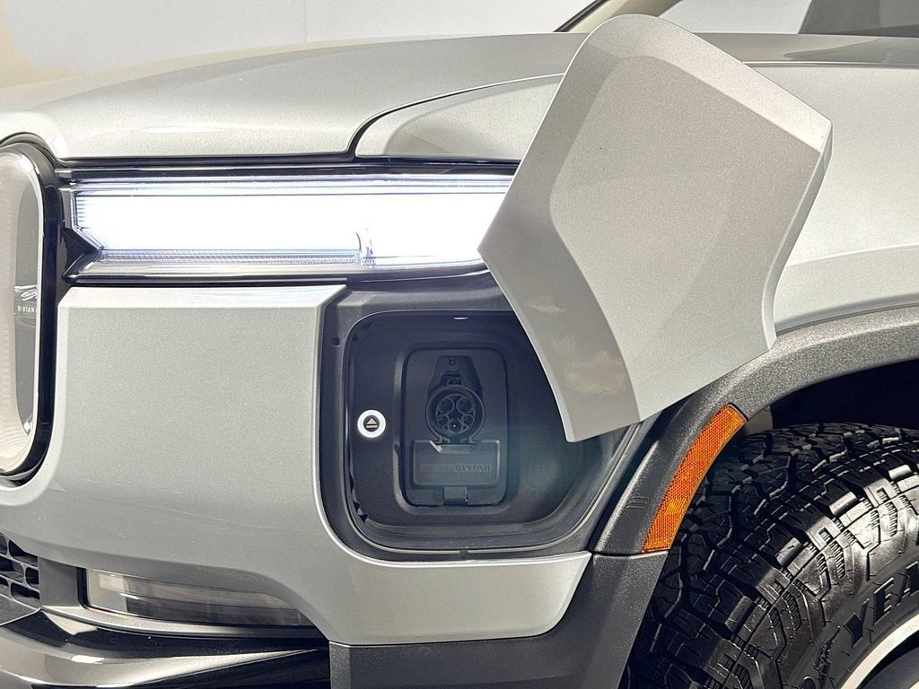 Used 2025 Rivian R1S Adventure Dual AWD/4WD image 43