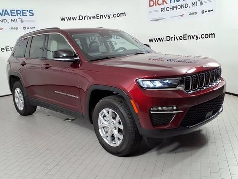 Used 2023 Jeep Grand Cherokee Limited AWD/4WD image 3