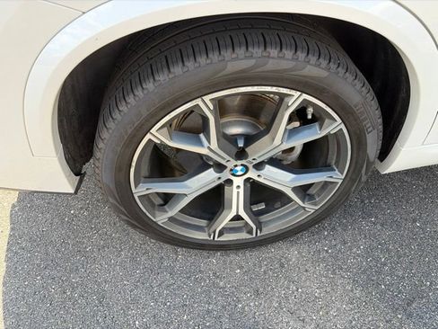Used 2020 BMW X5 xDrive40i w/ M Sport Package AWD/4WD image 18