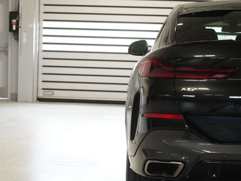 Used 2021 BMW X6 M50i w/ Executive Package image 9