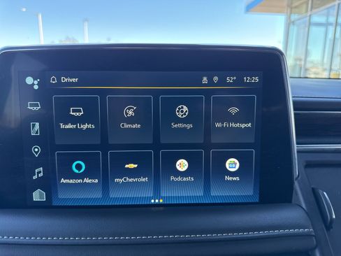 Used 2023 Chevrolet Suburban Premier image 25