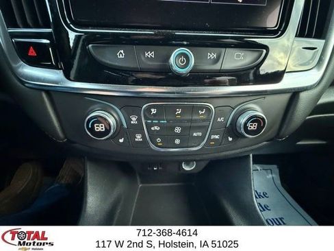 Used 2021 Chevrolet Traverse LT FWD image 25